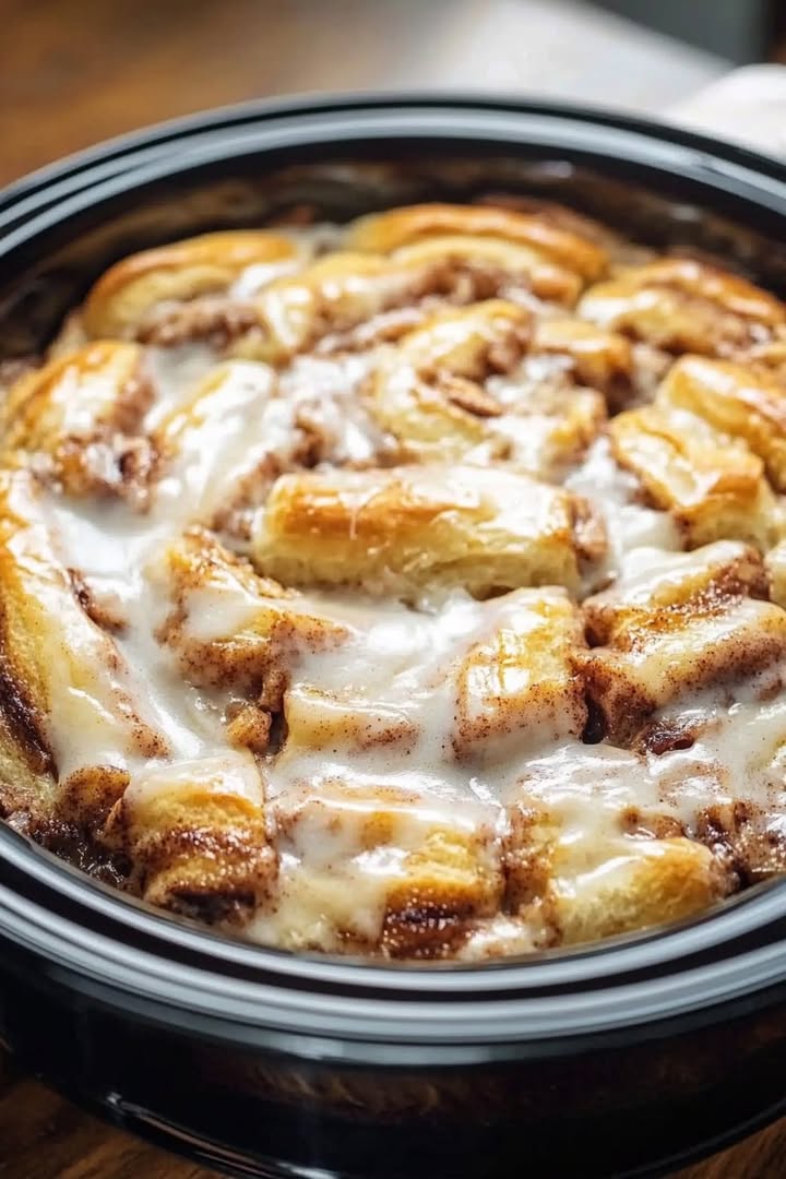 Slow Cooker Cinnamon Roll Casserole
