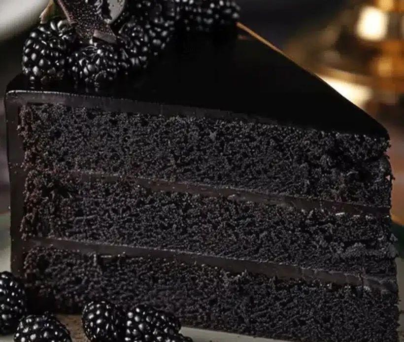 luxurious-black-velvet-cake